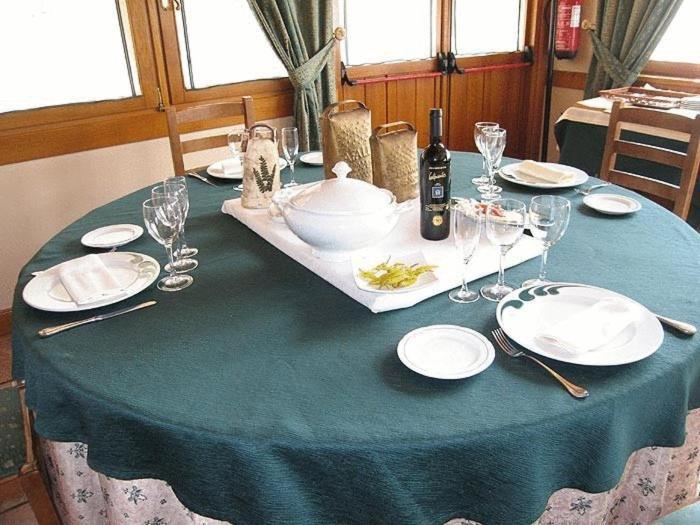 Olave Hostal Lorentxo מראה חיצוני תמונה
